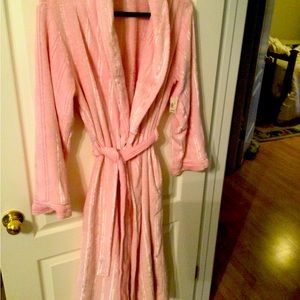 Just in time for Christmas. New and gorgeous. Nice and long.